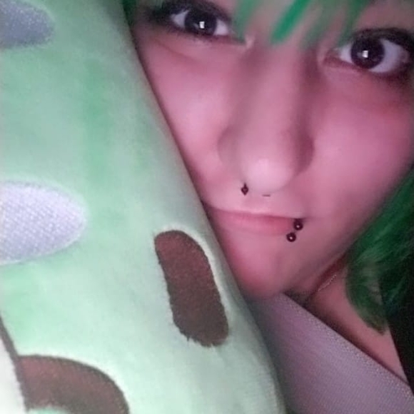 Meet your Posher, Cassandra - Picture 1 of 1